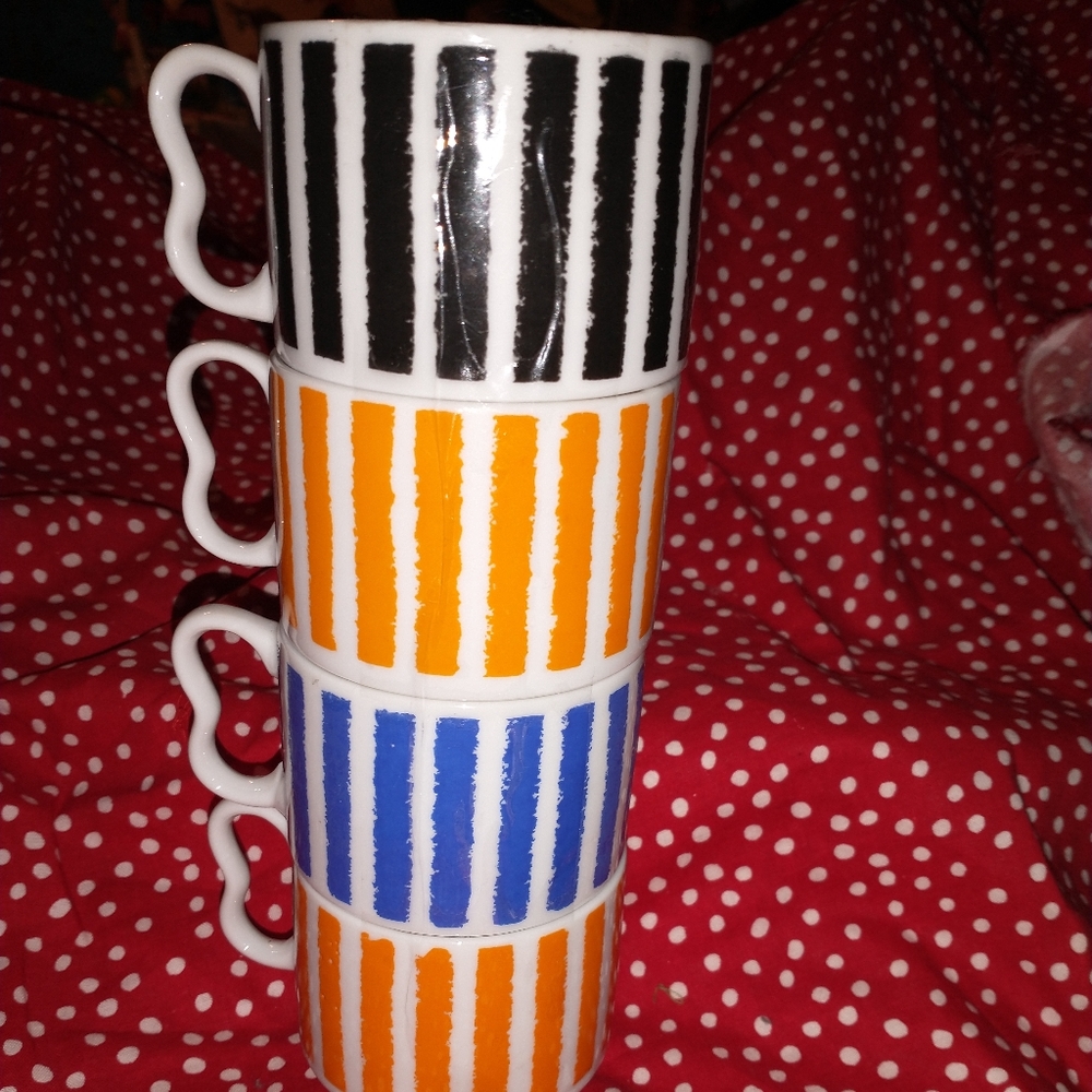 4 VINTAGE MADE IN JAPAN CUPS LOBECO